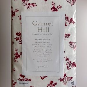 Garnet Hill - Floral Organic-Cotton Flannel Sheet - ‘Cranberry’ - Queen Fitted